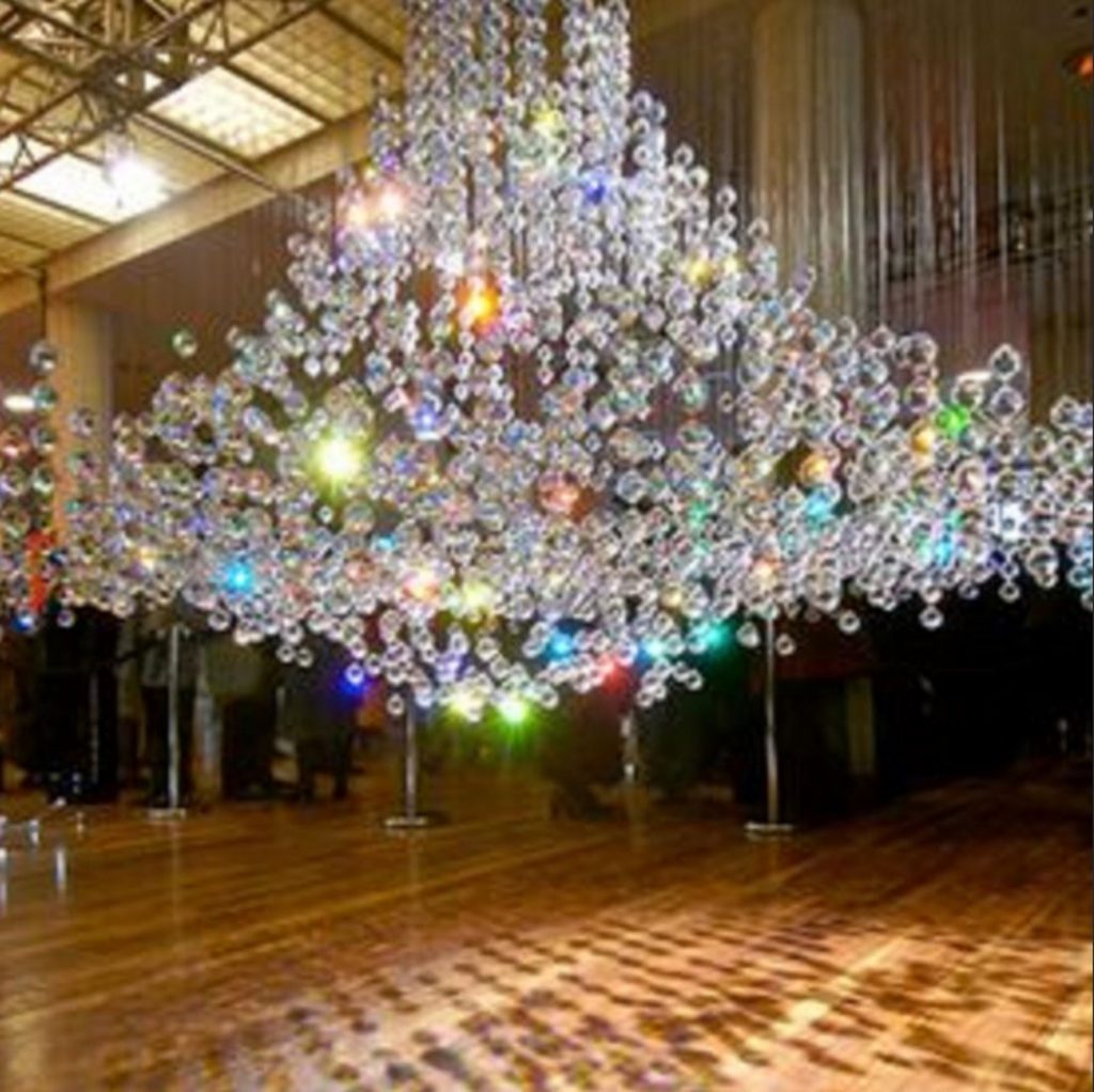 Arte, iluminación, gran lampara, Colección Crystal Palace, luminosidad, genialidad, sostenidas en el espacio